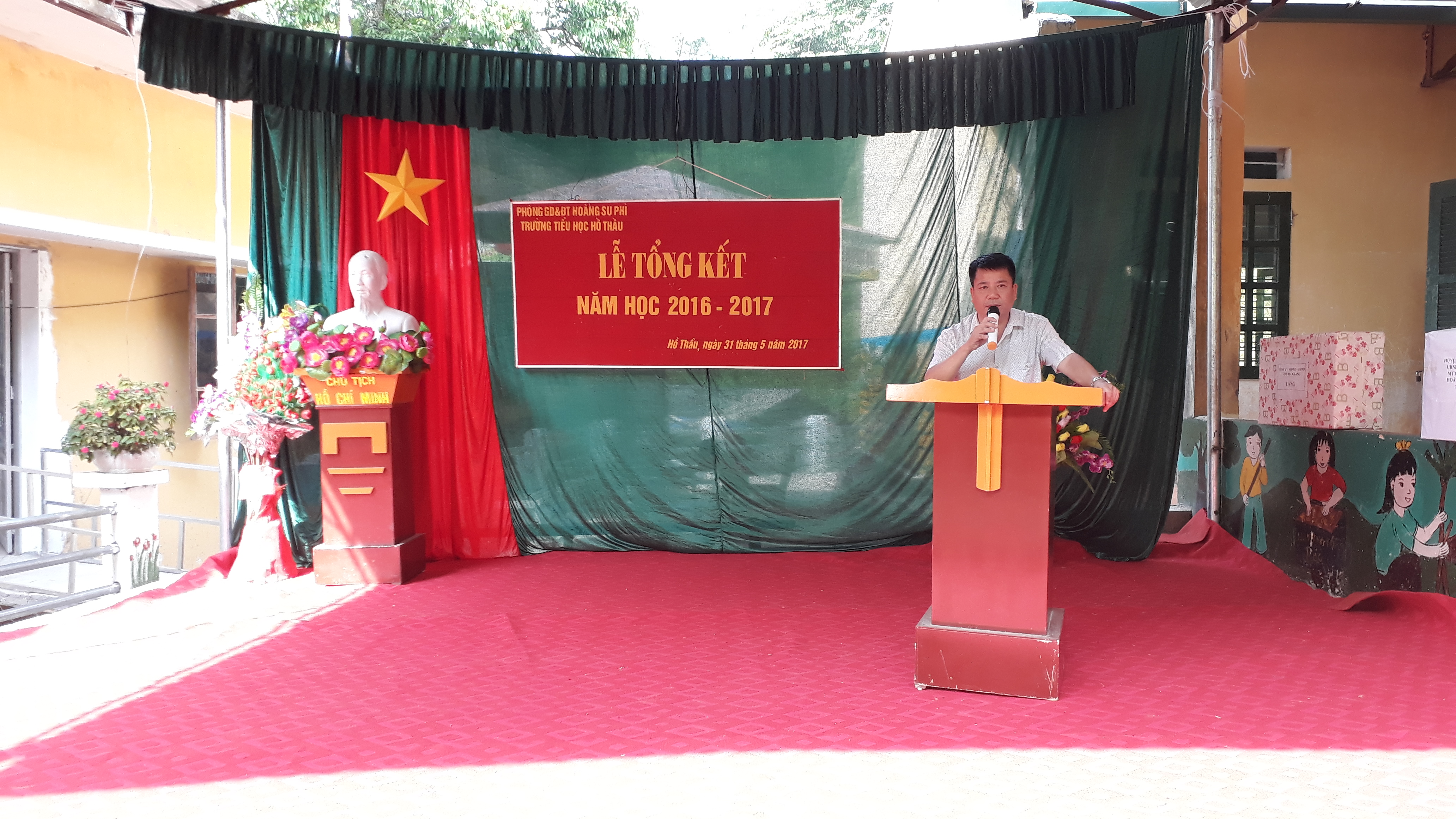 Đồng chí: Lù Văn Chung – Phó chủ tịch UBND huyện dự lễ tổng kết năm học