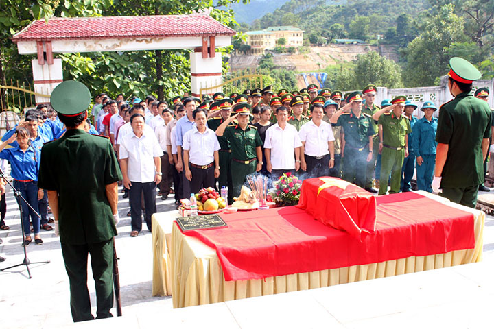 Huyện Hoàng Su Phì tổ chức lễ đón nhận và an táng hài cốt Liệt sĩ Triệu Tà Tòng